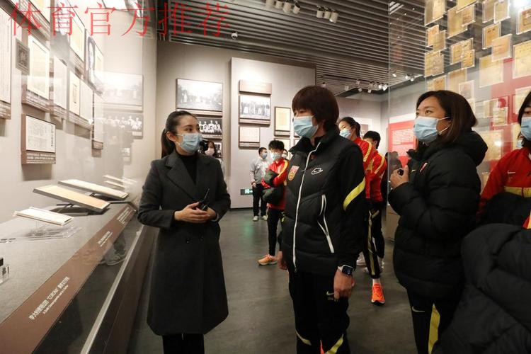 中国国家女子足球队集体瞻仰中共一大会址